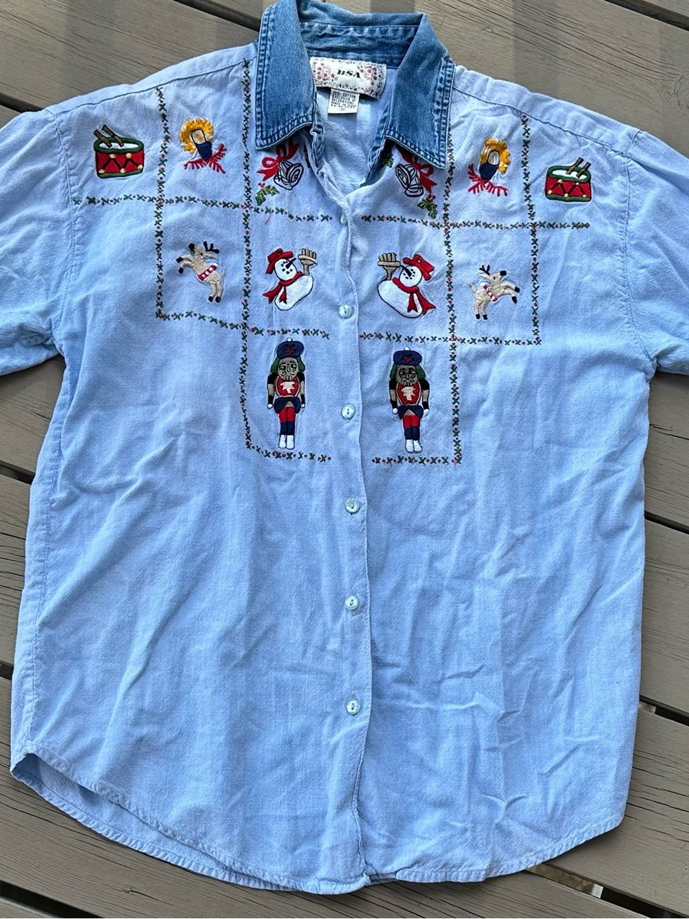 Vintage Grannycore BSA Light Blue Embroidered Holiday button up size medium